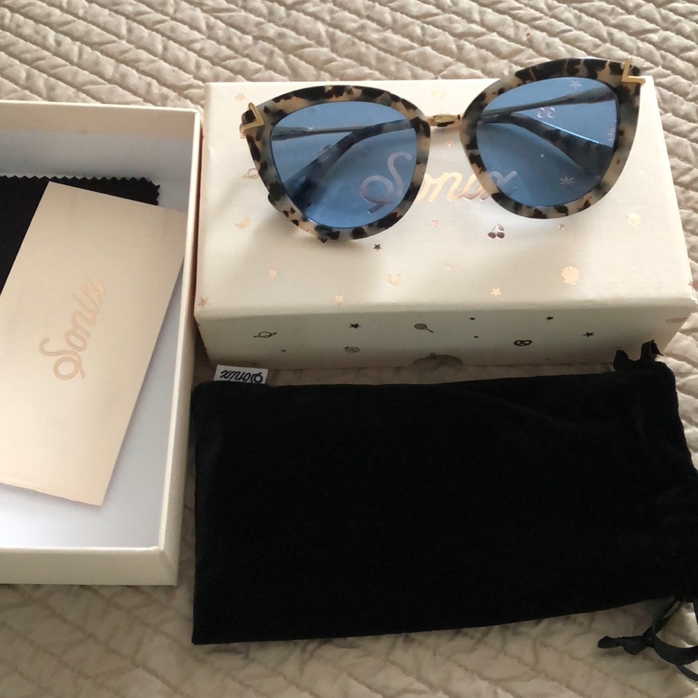 Super cute Sonix Sunglasses